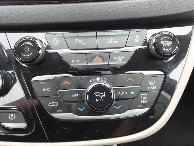 Used 2023 Chrysler Pacifica Touring-L FWD image 35