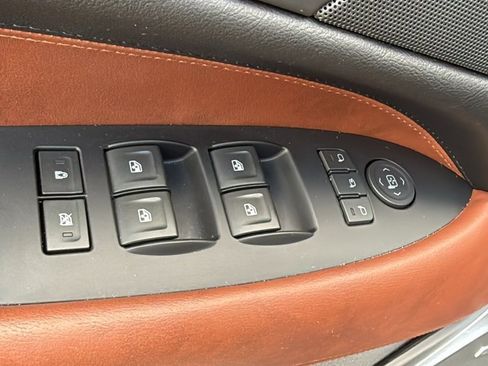 Used 2018 Cadillac Escalade Premium Luxury image 13