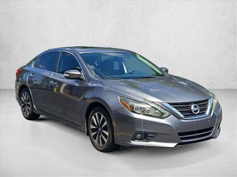Used 2016 Nissan Altima 2.5 SL w/ 2.5 Technology w/LED Package FWD image 3