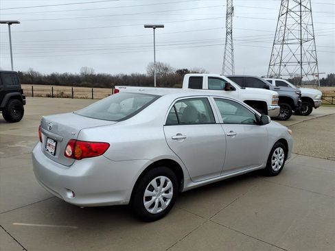 Used 2010 Toyota Corolla LE image 11