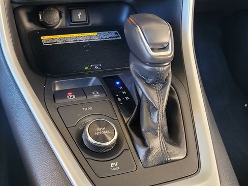 Certified 2021 Toyota RAV4 XLE Premium AWD/4WD image 23