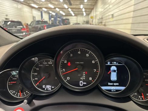 Used 2017 Porsche Cayenne Platinum Edition AWD/4WD image 17