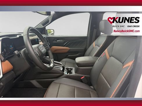 Used 2024 GMC Canyon AT4 w/ AT4 Premium Package AWD/4WD image 22