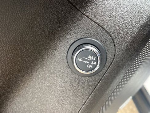 Used 2023 GMC Acadia SLE w/ Driver Convenience Package image 14