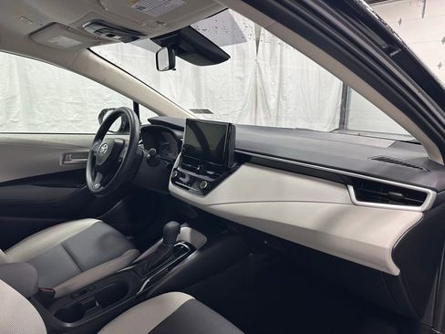 Used 2025 Toyota Corolla LE w/ LE Premium Package image 59