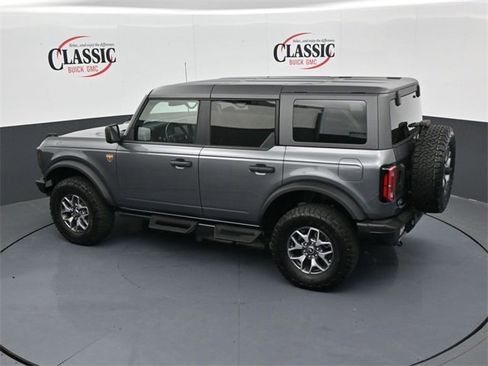 Used 2024 Ford Bronco Badlands image 16