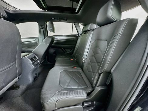 Used 2025 Volkswagen Atlas Cross Sport SE FWD image 30