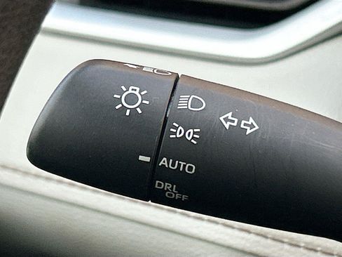 Used 2025 Toyota RAV4 XLE FWD image 34