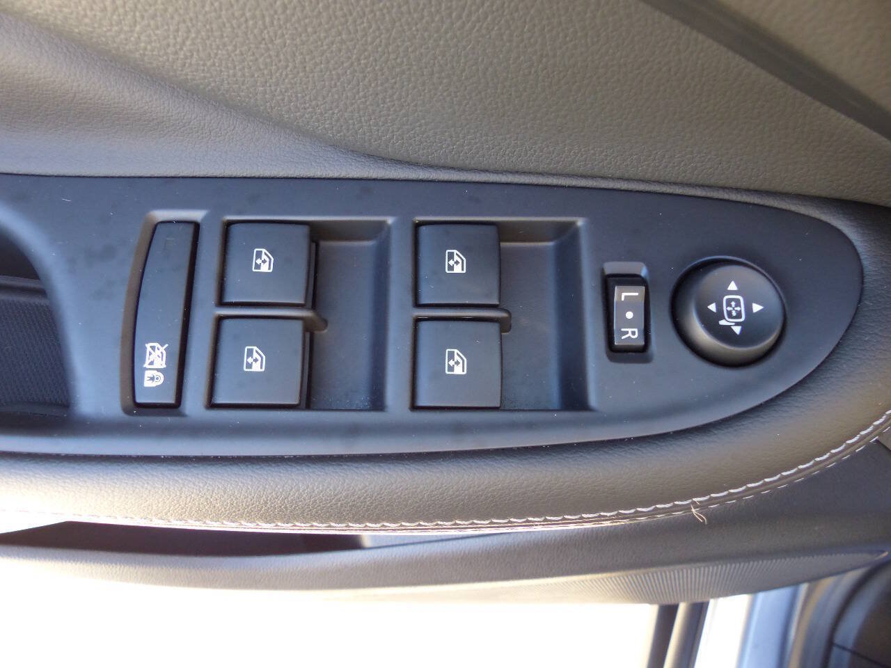 Used 2020 Buick Envision Essence AWD/4WD image 20
