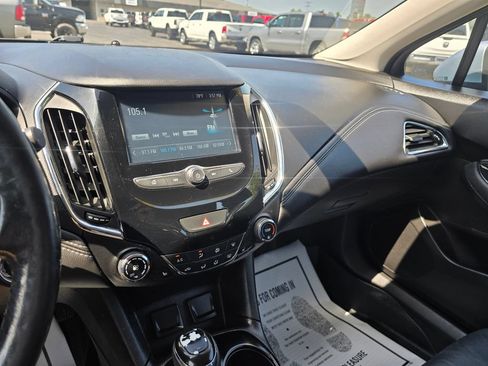 Used 2017 Chevrolet Cruze Premier FWD image 16