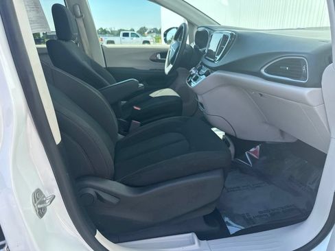 Used 2024 Chrysler Voyager LX FWD image 34