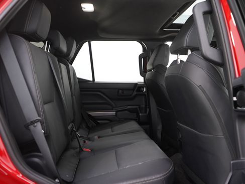 Used 2025 Toyota 4Runner TRD Off-Road Premium AWD/4WD image 12