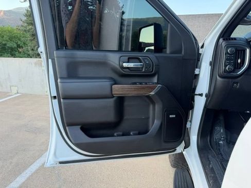 Used 2023 Chevrolet Silverado 2500 High Country w/ Z71 Off-Road Package AWD/4WD image 11