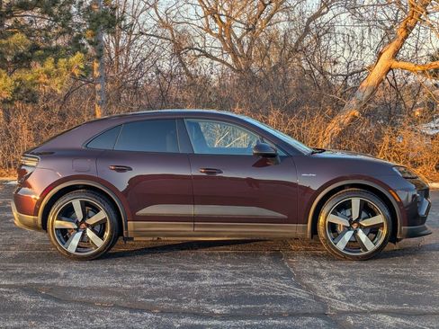 Used 2025 Porsche Macan Electric image 8