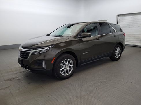 Used 2023 Chevrolet Equinox LT FWD image 2