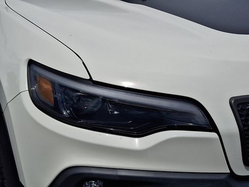 Used 2019 Jeep Cherokee Trailhawk AWD/4WD image 9