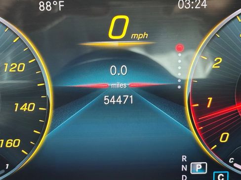 Used 2020 Mercedes-Benz GLE 350 4MATIC w/ MBUX Technology Package image 4