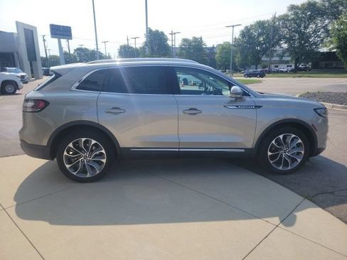 Used 2023 Lincoln Nautilus Reserve AWD/4WD image 2