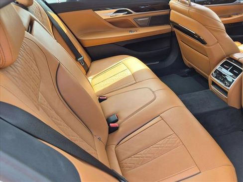 Used 2022 BMW 740i w/ Premium Package RWD image 18