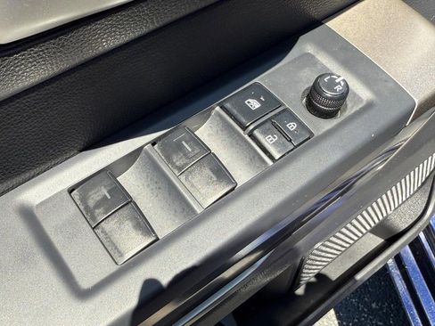 Used 2022 Toyota Tundra SR5 w/ SR5 Convenience Package image 15