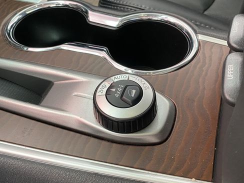 Used 2019 Nissan Pathfinder Platinum image 35