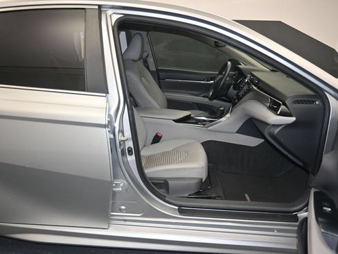 Used 2020 Toyota Camry SE w/ Convenience Package FWD image 26