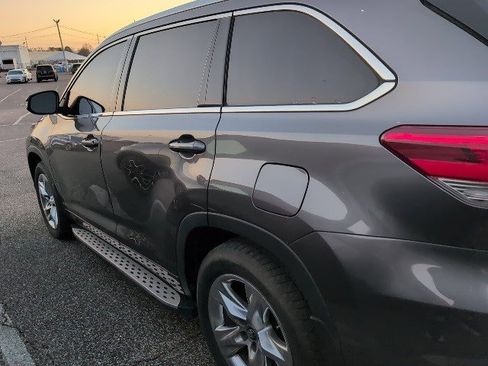 Used 2019 Toyota Highlander Limited image 3