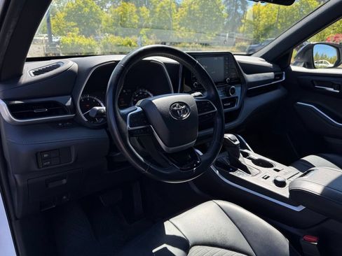 Used 2022 Toyota Highlander XSE AWD/4WD image 13