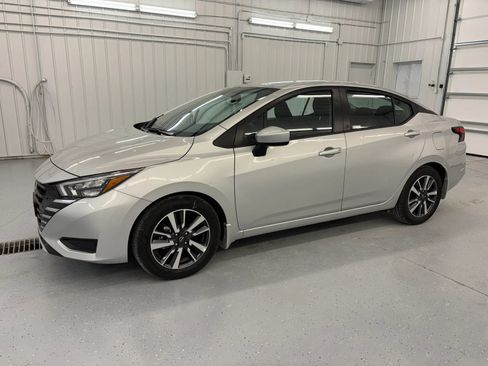 Used 2025 Nissan Versa SV w/ Trunk Package FWD image 1