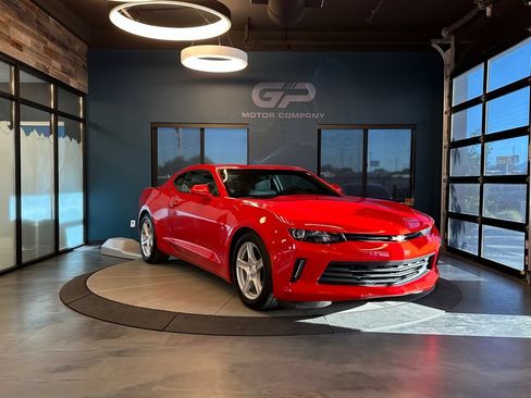 Used 2017 Chevrolet Camaro LT RWD image 1