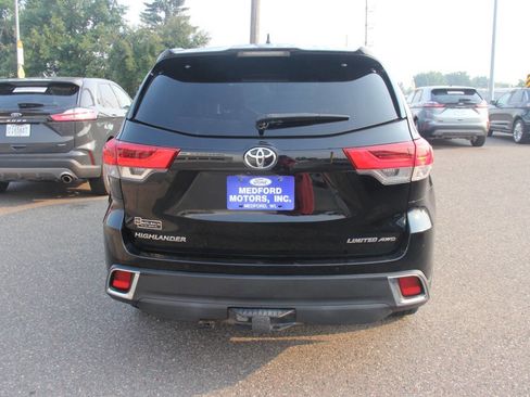 Used 2018 Toyota Highlander Limited AWD 4dr SUV image 5