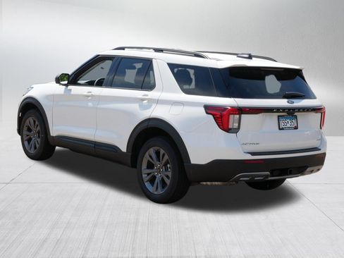 Used 2026 Ford Explorer Active w/ Active Comfort Package AWD/4WD image 5