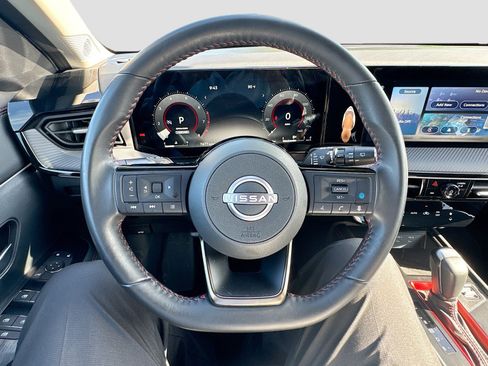 Used 2025 Nissan Kicks SR FWD image 11