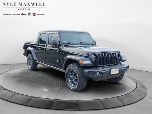 Used 2023 Jeep Gladiator Overland AWD/4WD image 2