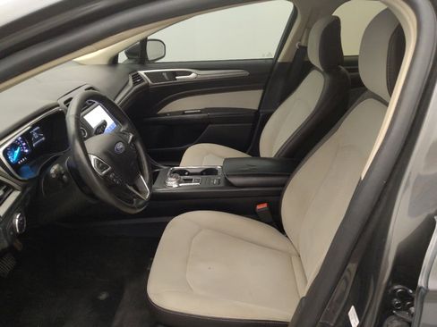 Used 2020 Ford Fusion SE w/ Equipment Group 151A FWD image 17