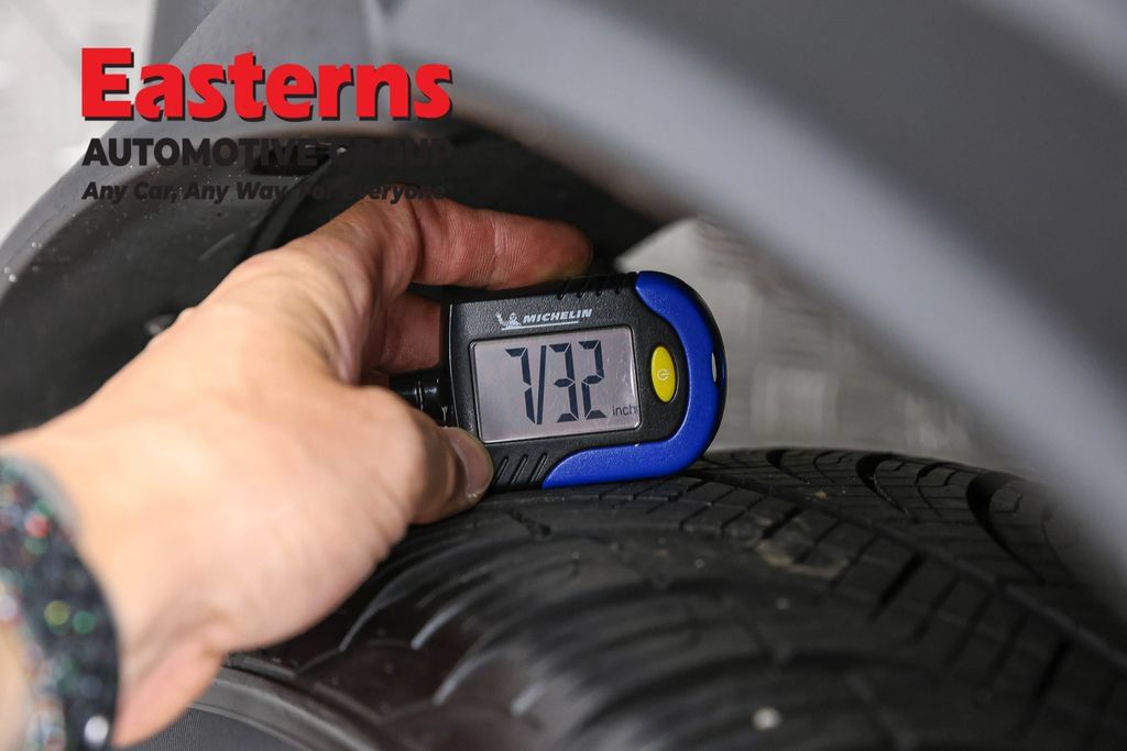 Used 2022 Toyota C-HR Limited FWD image 28