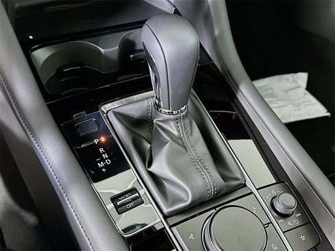 New 2025 MAZDA MAZDA3 Hatchback w/Premium Plus Pkg image 22