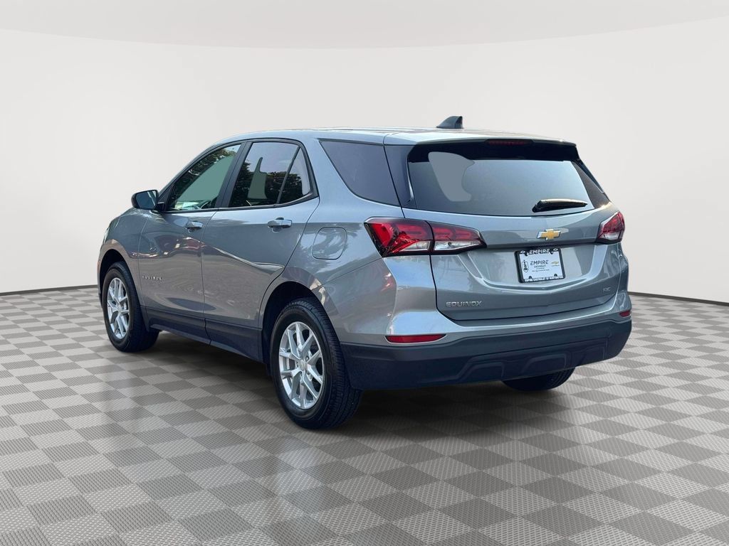 Used 2023 Chevrolet Equinox LS w/ LS Convenience Package AWD/4WD image 5