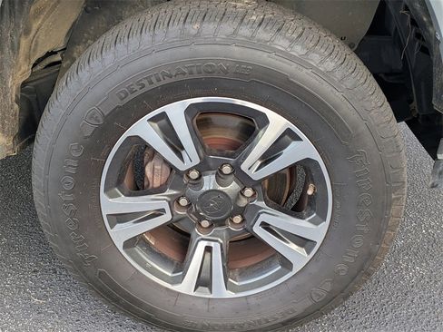 Used 2018 Toyota Tacoma TRD Sport image 12