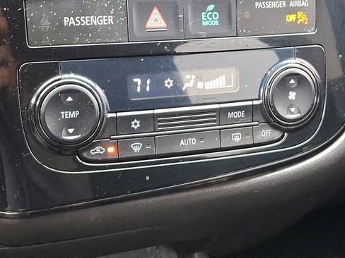 Used 2016 Mitsubishi Outlander ES image 21