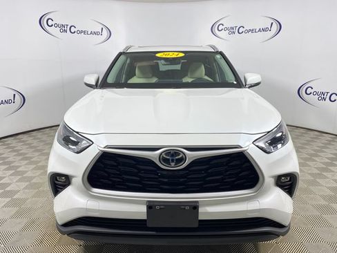 Certified 2024 Toyota Highlander XLE AWD/4WD image 2