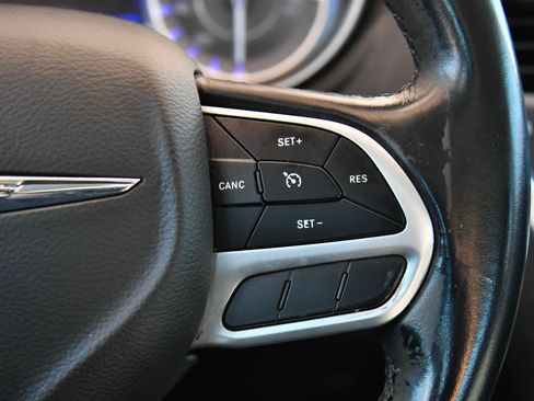 Used 2022 Chrysler 300 Touring w/ Sport Appearance Package image 28