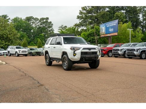 Used 2021 Toyota 4Runner Venture w/ Moonroof Package AWD/4WD image 3