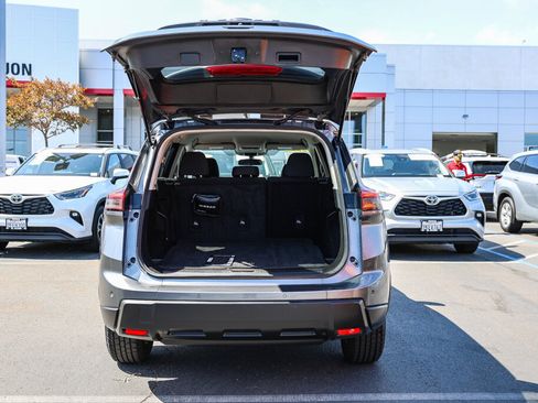 Used 2024 Nissan Rogue S FWD image 25