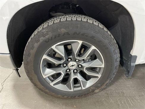 Used 2023 Chevrolet Silverado 1500 LT image 22