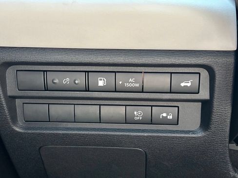 Used 2025 Mitsubishi Outlander 4WD Plug-In Hybrid image 25