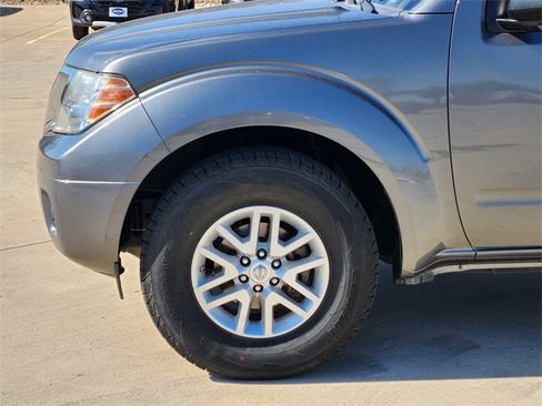 Used 2018 Nissan Frontier SV image 8