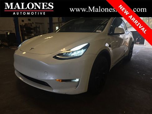 Used 2022 Tesla Model Y Long Range image 1