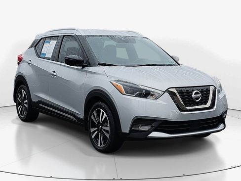 Used 2020 Nissan Kicks SR w/ SR Premium Package image 2