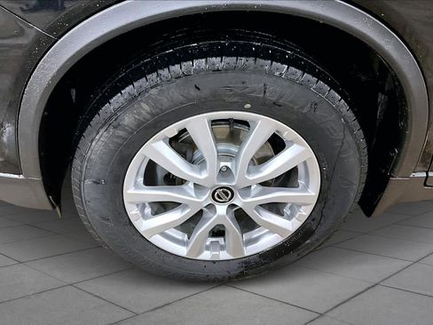 Used 2019 Nissan Rogue SV image 10